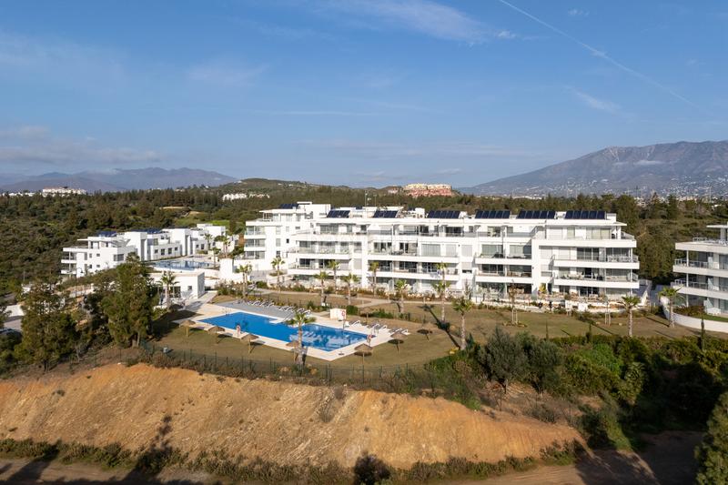 Foto f12a584d-a5af-43c2-96f8-64446284a5ed. Apartament amb aparcament piscina a El Faro de Calaburra - Chaparral Mijas