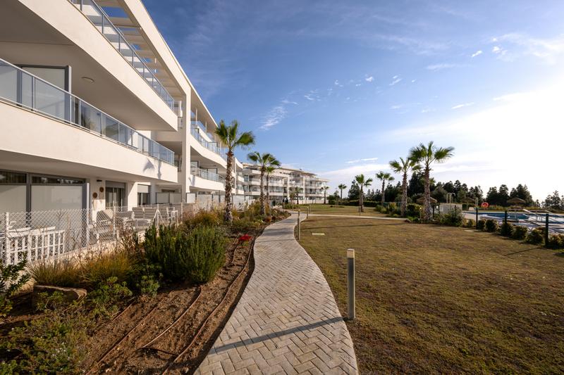 Foto f69c8e77-9c19-40c8-b0ac-f506914a0dab. Apartament amb aparcament piscina a El Faro de Calaburra - Chaparral Mijas
