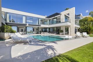 Casa a La Alquería. Villa contemporánea de nueva construcción situada en la prestigi