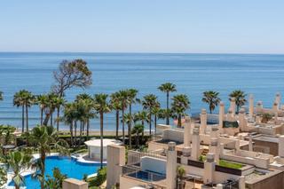 Àtic a Zona de Punta Plata. Ático primera linea playa con piscina privada  estepona