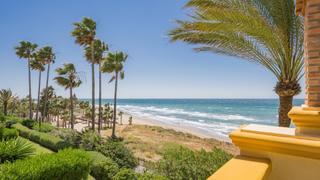 Appartement à Río Real. Primer line beach complex  marbella