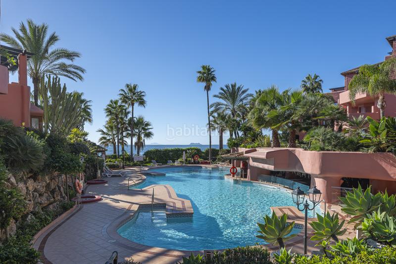 Foto bc3b7a97-549d-4ec1-88e5-ed90b9e6e78e. Planta baixa amb aparcament piscina a Guadalmansa Estepona