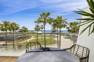 Apartamento en Guadalobón. Primera linea playa apartamento  estepona