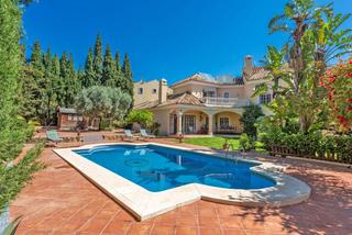 Maison à Playa Bajadilla - Puertos. Villa en el centro de  marbella  8 dormitorios