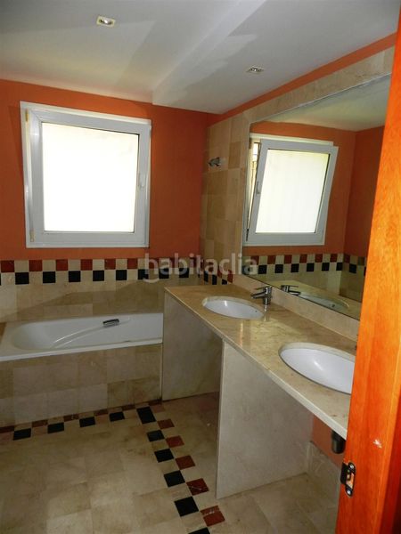 Foto cb19696a-4244-4bfd-9fe3-76e6b49638d1. Casa amb aparcament piscina a Sotogrande alto Sotogrande