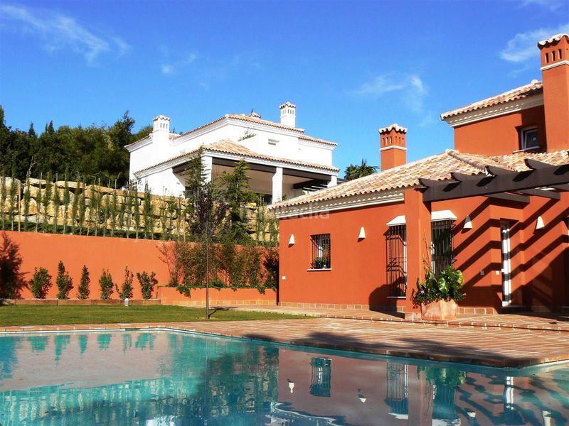 Foto ef941658-3f94-46cb-bd04-00229b7b56e0. Casa amb aparcament piscina a Sotogrande alto Sotogrande