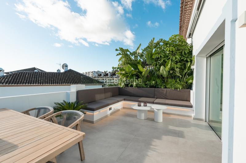 Foto 0f69d553-5715-447c-8c4d-a4790fdd3ab8. Attico con parcheggio piscina in Nueva Andalucía centro Marbella