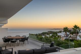 Casa aparellada a Solymar. Exclusivo chalet pareado de 4 dormitorios con piscina privada en