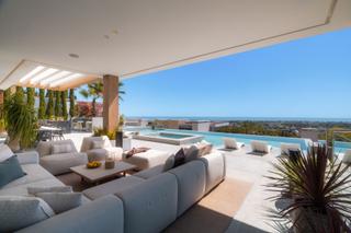 Maison à La Quinta. Luxury villa in gated community of herrojo alto  la quinta  bena