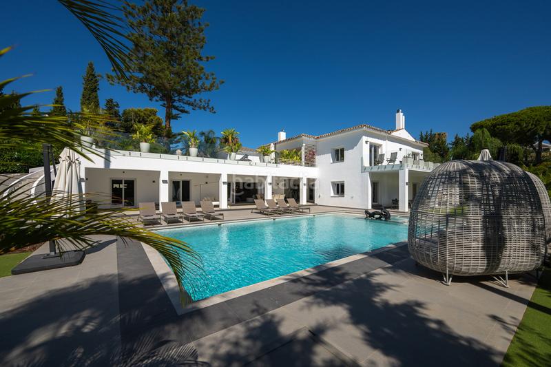 Foto 52e96b1f-e214-4f89-ac2b-c96d8c773c89. Casa excepcional finca tipo villa en atalaya, este en Estepona