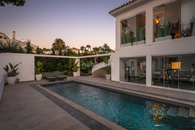 Foto 835eb440-d30d-4d03-b162-8ac6ae49a910. Casa excepcional finca tipo villa en atalaya, este en Estepona