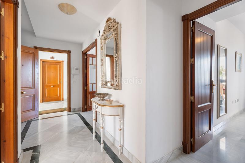 Foto 0ad51407-1a13-40c5-9861-753b24560e5a. Attico con parcheggio piscina in Nueva Andalucía centro Marbella