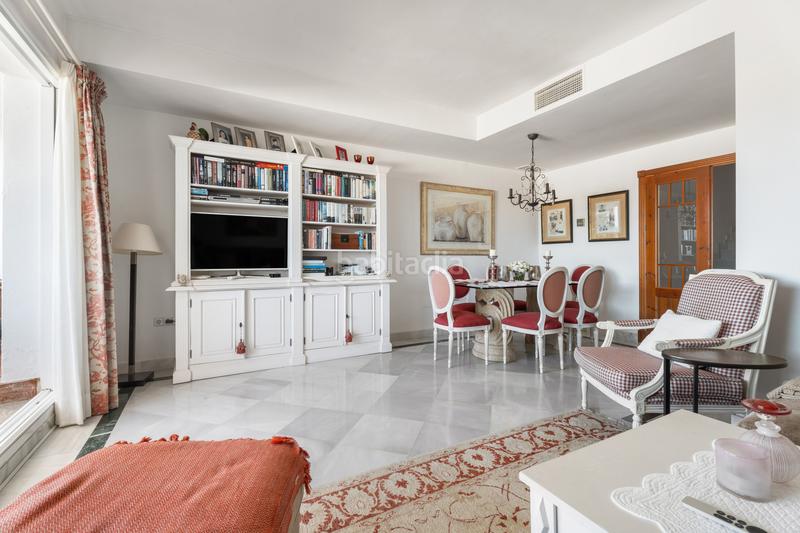 Foto 7afa7593-a24a-4640-9b0e-d6e48d2b2c03. Attico con parcheggio piscina in Nueva Andalucía centro Marbella