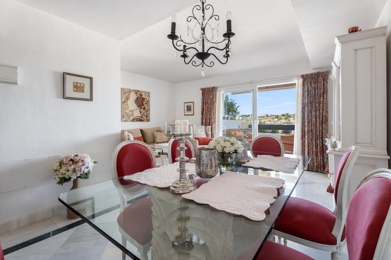 Foto 80cfa75a-89a8-4b81-b5b5-d21045a54774. Attico con parcheggio piscina in Nueva Andalucía centro Marbella