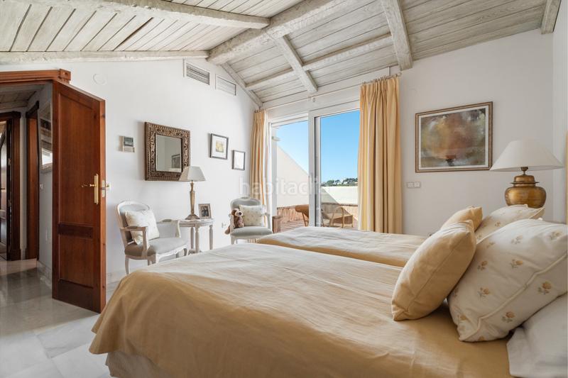 Foto 839cca7f-d32f-4dd1-acb8-fe9c47349c43. Attico con parcheggio piscina in Nueva Andalucía centro Marbella