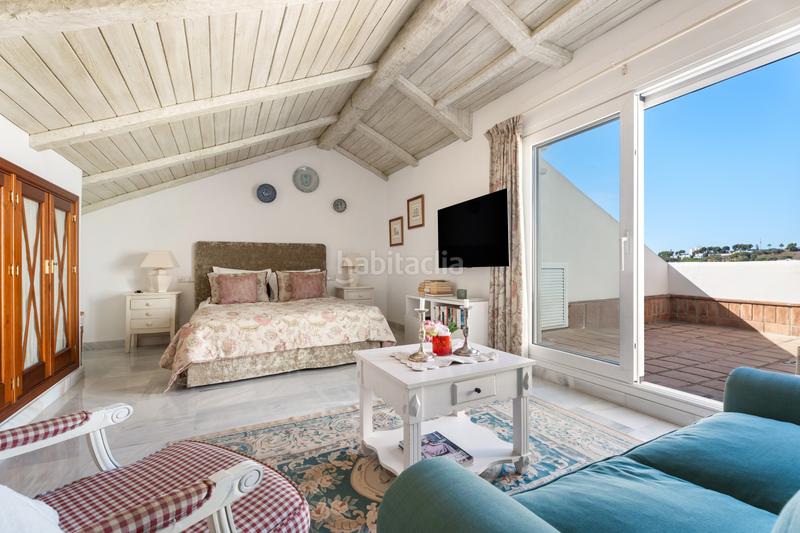 Foto 8da85f38-748b-49f5-9b0d-78052a2418fa. Attico con parcheggio piscina in Nueva Andalucía centro Marbella