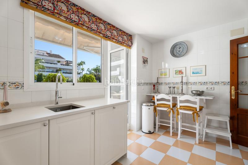 Foto 9d581741-c861-4c1a-a835-bac68ce65fa2. Attico con parcheggio piscina in Nueva Andalucía centro Marbella