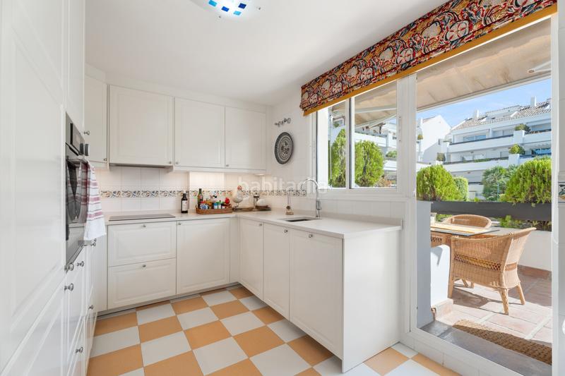 Foto cf5cd77a-6c1d-4df8-ba4c-4971f2de7962. Attico con parcheggio piscina in Nueva Andalucía centro Marbella