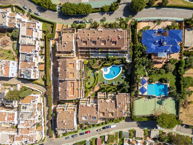 Foto ed73dc46-eff0-468a-ab39-1b7d2173e5e5. Attico con parcheggio piscina in Nueva Andalucía centro Marbella