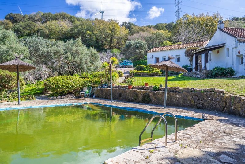 Foto ae73bdaf-8305-434d-b019-e3596559881f. Edifici a Casares pueblo Casares
