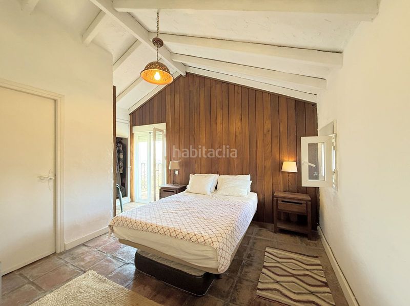 Foto fc3b05c2-af36-4286-adb6-d3970f9a43c1. Edifici a Casares pueblo Casares