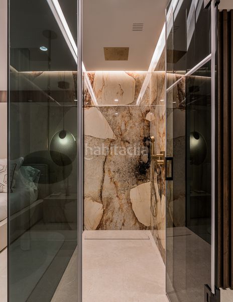 Foto 2929e9e6-9431-4614-9503-e12b8c95fc9d. Apartament amb aparcament piscina a Río Real Marbella