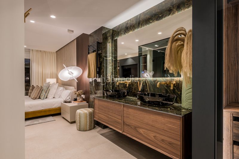 Foto 81bd2bab-8eaa-4734-8bab-90b8e01cc38b. Apartament amb aparcament piscina a Río Real Marbella