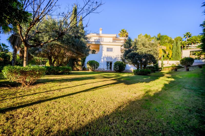 Foto 4e27b662-31bf-4bee-856f-118aa4dd408d. House with parking pool in Nueva Andalucía centro Marbella