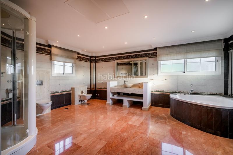 Foto b698f931-3147-45e9-825d-c61e9320e4c3. House with parking pool in Nueva Andalucía centro Marbella