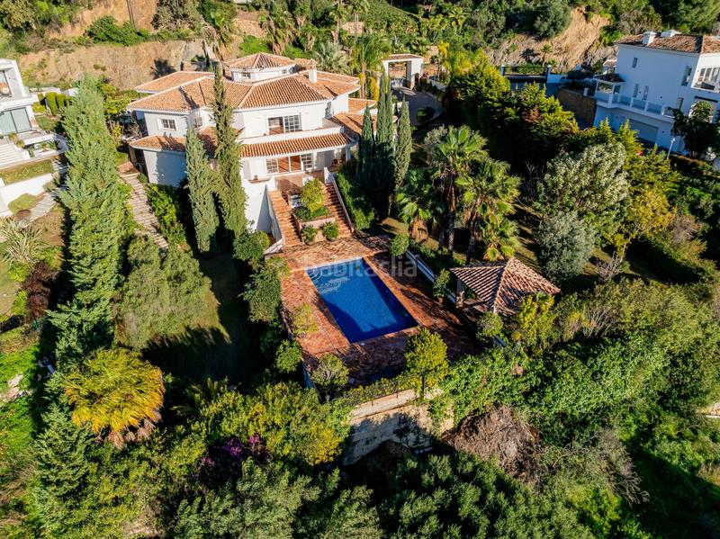 Foto e676c5a4-d4ba-449d-b86b-f55a0cea982e. House with parking pool in Nueva Andalucía centro Marbella