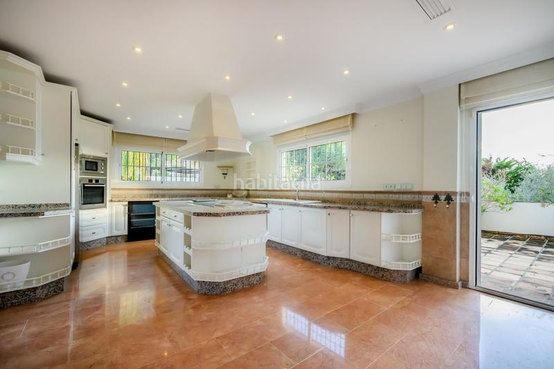 Foto fc056870-1458-42ac-9fdb-e555039fb2e3. House with parking pool in Nueva Andalucía centro Marbella