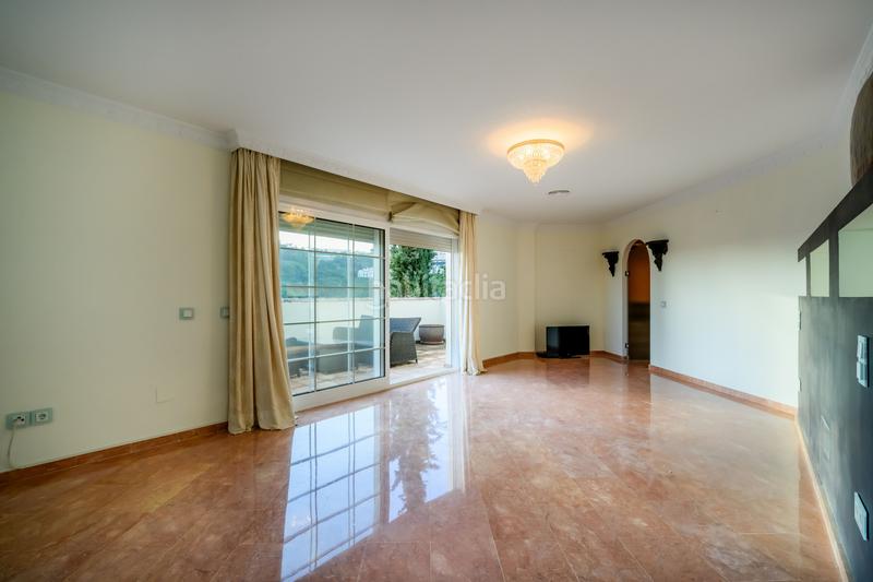 Foto fdf9ba3c-c439-416a-a26d-907735b1d379. House with parking pool in Nueva Andalucía centro Marbella