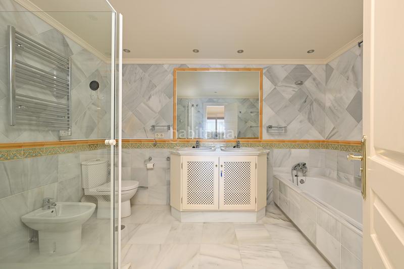 Foto 9ae0f99c-84f8-439c-bd80-4051317db514. Appartement mit parking pool in La Quinta Benahavís