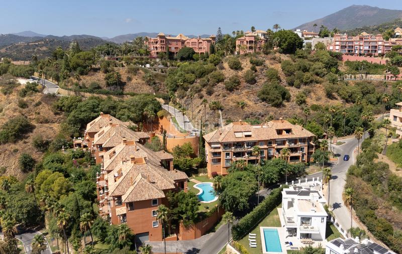 Foto cf1510ca-b993-44b3-93bc-0b54dc790d1f. Appartement mit parking pool in La Quinta Benahavís