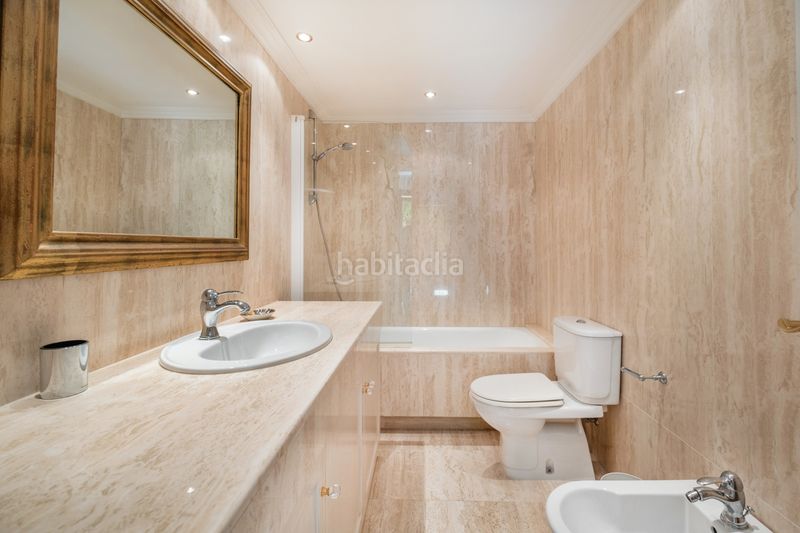 Foto 4c4c98d3-1222-432b-b83a-3d5635315f86. Casa amb calefacció aparcament piscina a Las Brisas Marbella