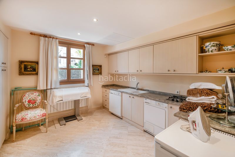 Foto a8bb40cd-ea00-4792-aca9-baeb2d72d152. Casa amb calefacció aparcament piscina a Las Brisas Marbella