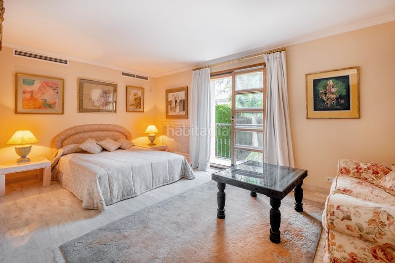 Foto d95fc5dd-d5f0-4b20-85cd-95f45eefad0f. Casa amb calefacció aparcament piscina a Las Brisas Marbella