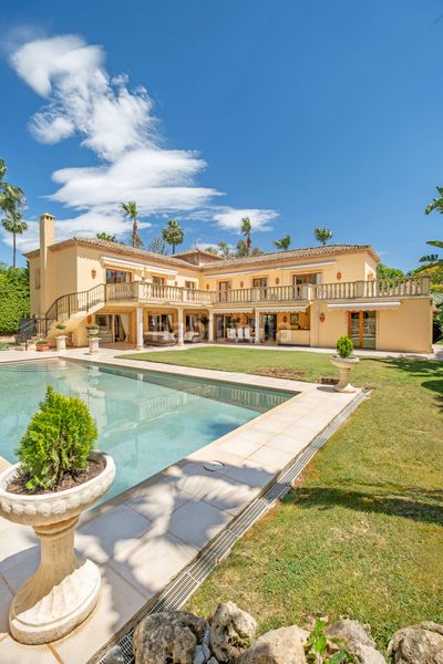 Foto dd0bcc93-4321-451d-b934-3cbcf0b23eee. Casa amb calefacció aparcament piscina a Las Brisas Marbella