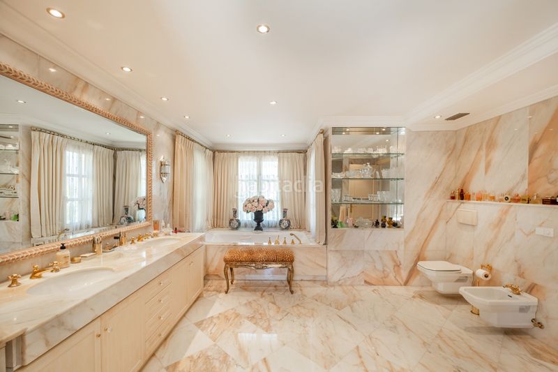 Foto eaf3a8c4-b0aa-45fe-abe0-83353e691f82. Casa amb calefacció aparcament piscina a Las Brisas Marbella