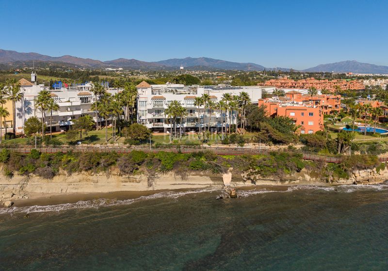 Foto 526f4809-9dc7-464e-827e-fabb7e8f24f4. Apartamento  exclusivo en primera línea de playa descubra en su máxima expresión impresionante con vistas panorámicas al en Estepona