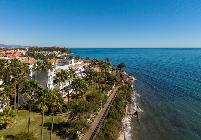 Foto 5931af42-684b-4a00-bcfb-e9f2110b7a26. Apartamento  exclusivo en primera línea de playa descubra en su máxima expresión impresionante con vistas panorámicas al en Estepona