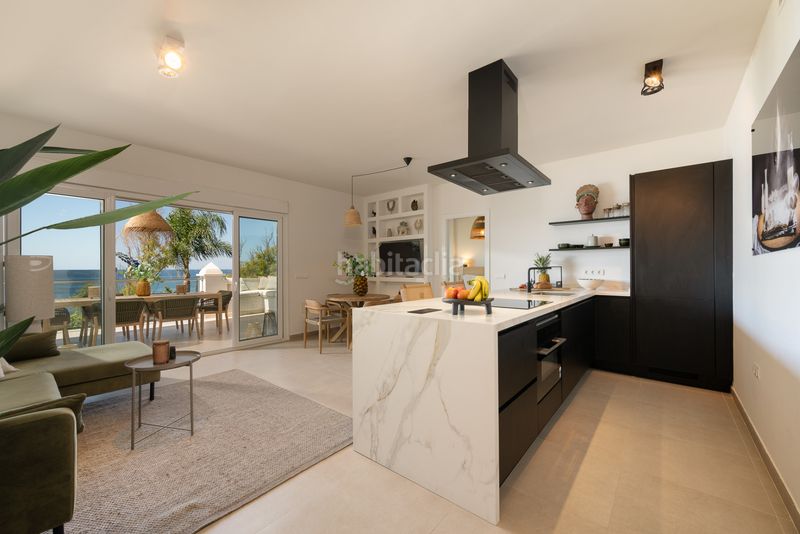 Foto 7f88aaf3-2928-4ae0-886e-23a181680dda. Apartamento  exclusivo en primera línea de playa descubra en su máxima expresión impresionante con vistas panorámicas al en Estepona
