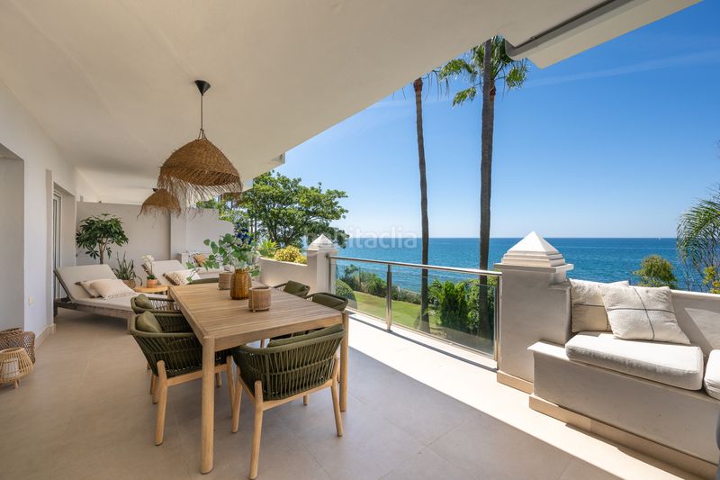 Foto ddf8c652-ae88-434c-a936-c17d9f2ced13. Apartamento  exclusivo en primera línea de playa descubra en su máxima expresión impresionante con vistas panorámicas al en Estepona