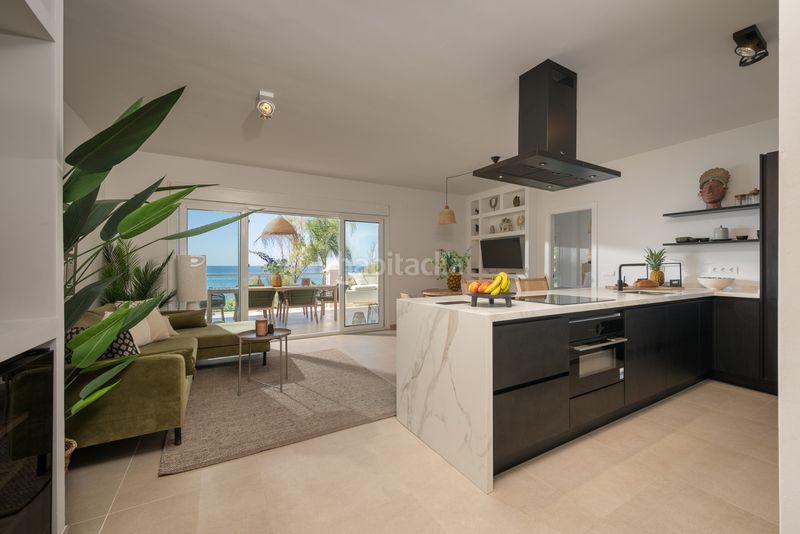 Foto ed6102c9-c725-4f4f-af62-35bd4e95b2eb. Apartamento  exclusivo en primera línea de playa descubra en su máxima expresión impresionante con vistas panorámicas al en Estepona