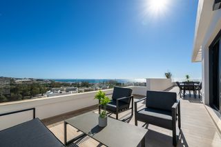 Apartament a La Cala Mijas. Amplio apartamento de 4 dormitorios con terraza de 82 m y vistas