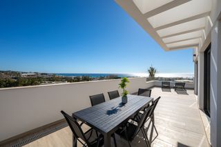 Apartament a La Cala Mijas. Amplio apartamento de 4 dormitorios orientado al sureste con vis