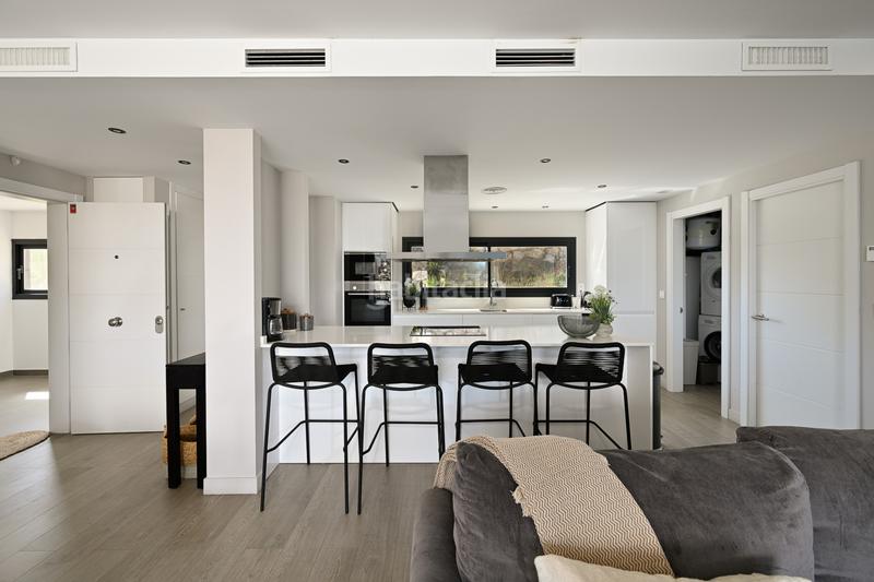 Foto 4cbd3e47-dcfc-4313-ad69-fc608bcbad1d. Attico con parcheggio piscina in la cala Mijas Mijas