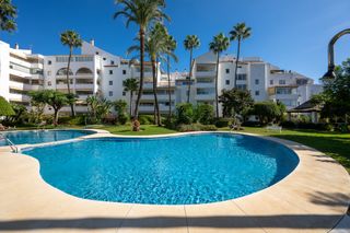 Apartament a Nueva Atalaya. Exclusivo apartamento  reformado con vistas panorámicas al mar e