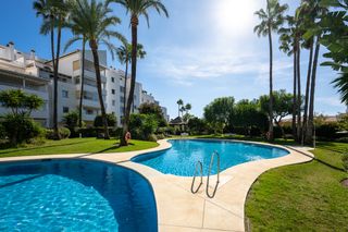 Apartament a Nueva Atalaya. Amplio apartamento totalmente reformado de dos dormitorios con v