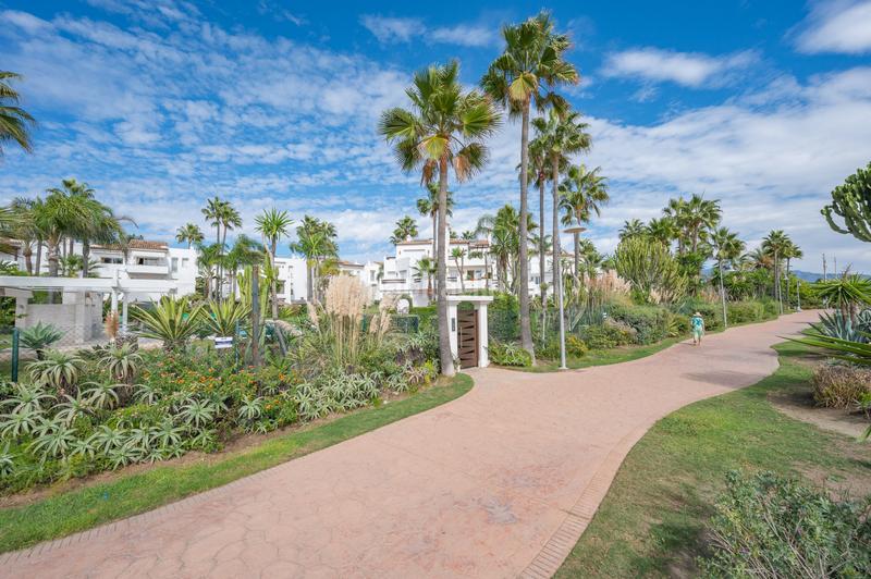 Foto fe0ae3e8-37a6-4d07-9134-678db8efcea8. Apartament amb aparcament piscina a Villacana - Costalita - Saladillo Estepona